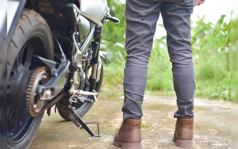 How to Choose Motorcycle Pants for Hot Weather